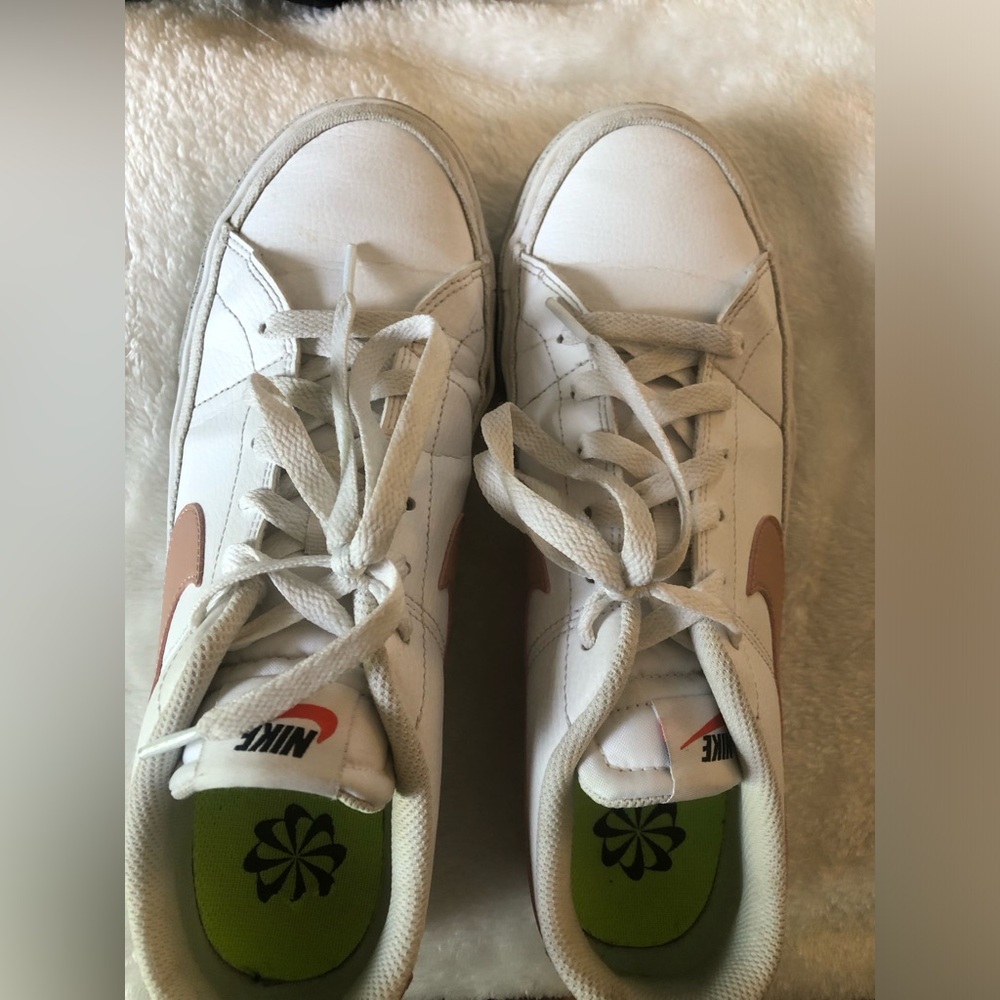 Nike Women's White Leather Sneakers with Pink Swoosh Accent